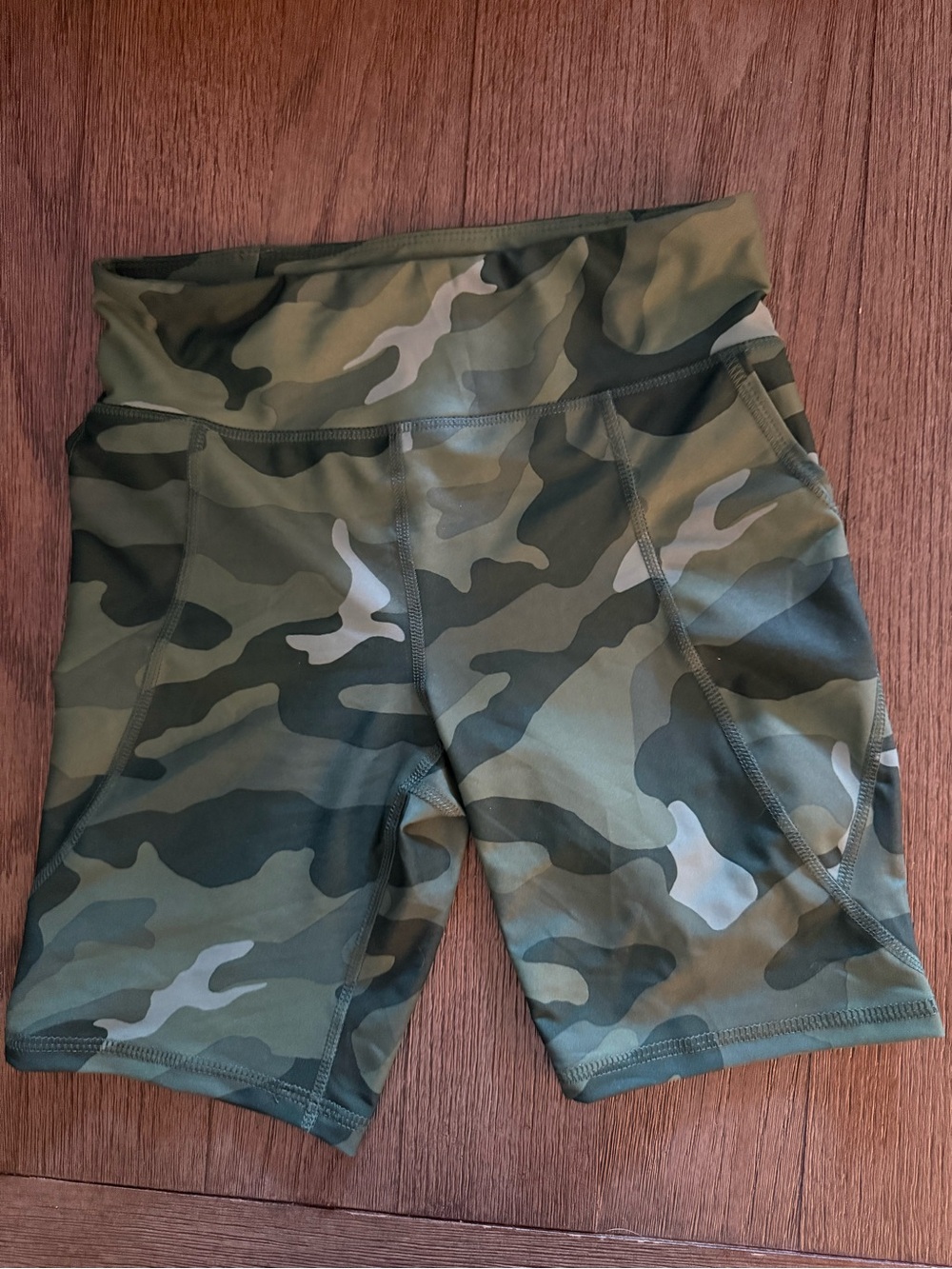 Old Navy Camo High-Waist girls active Bike Shorts size L 10/12 NWOT